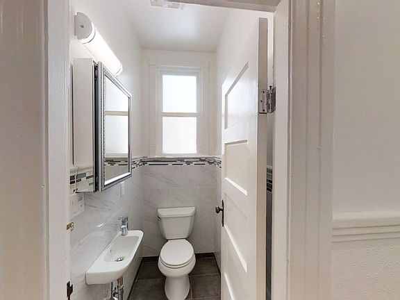 4th image of 1043 Noe St