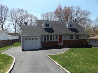 36 Echo Ln, Kings Park, NY 11754