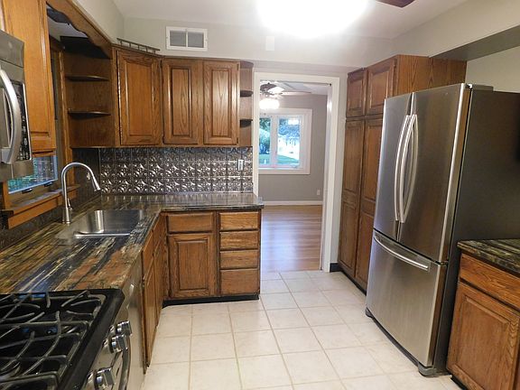 3rd image of 1511 Stratford Ave