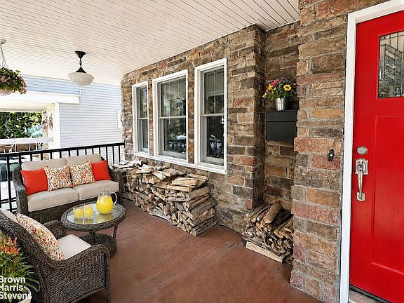 2nd image of 652 Marlborough Ct