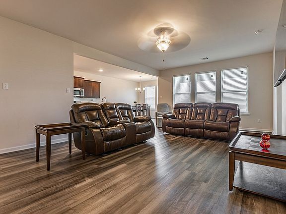 5th image of 102 Voiliere Dr