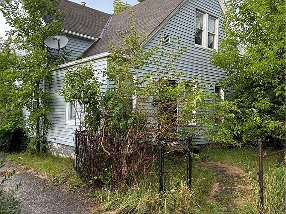 2nd image of 11417 Woodland Ave