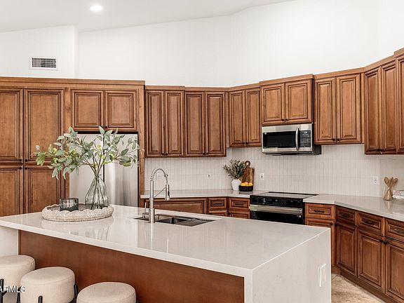 4th image of 8314 W BERRIDGE Lane