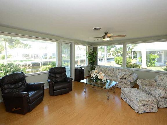 5th image of 3320 SE 10th St #8B