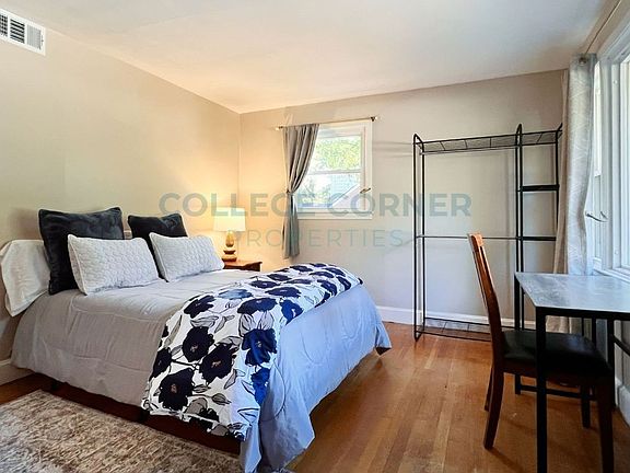 5th image of 146 Rosedale Cir