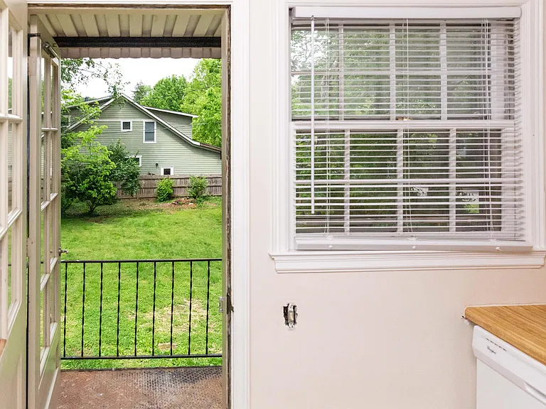657 Montclair Dr — Photo 6