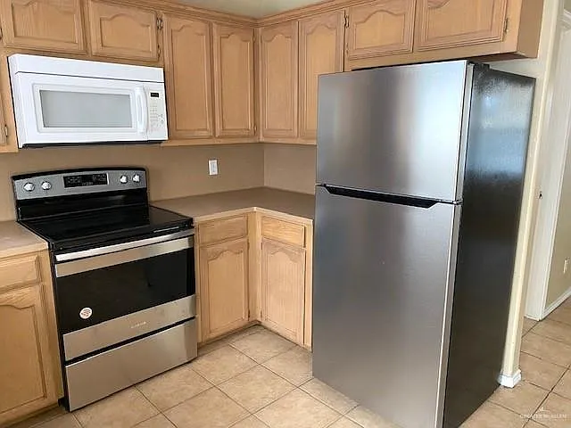 2601 Cervantes Ave — Photo 4