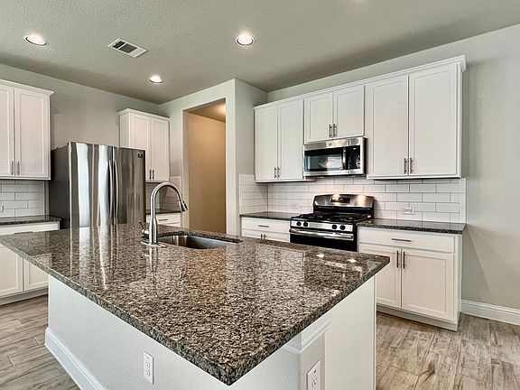 5th image of 17212 Alturas Ave