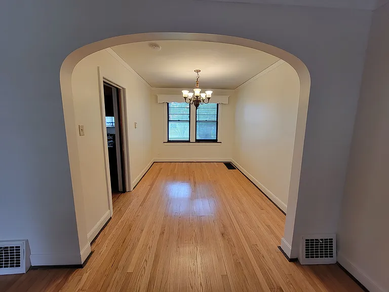 10529 S Eberhart Ave — Photo 3