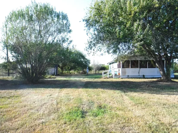 1142 Chestnut Ln, Wallis, TX 77485