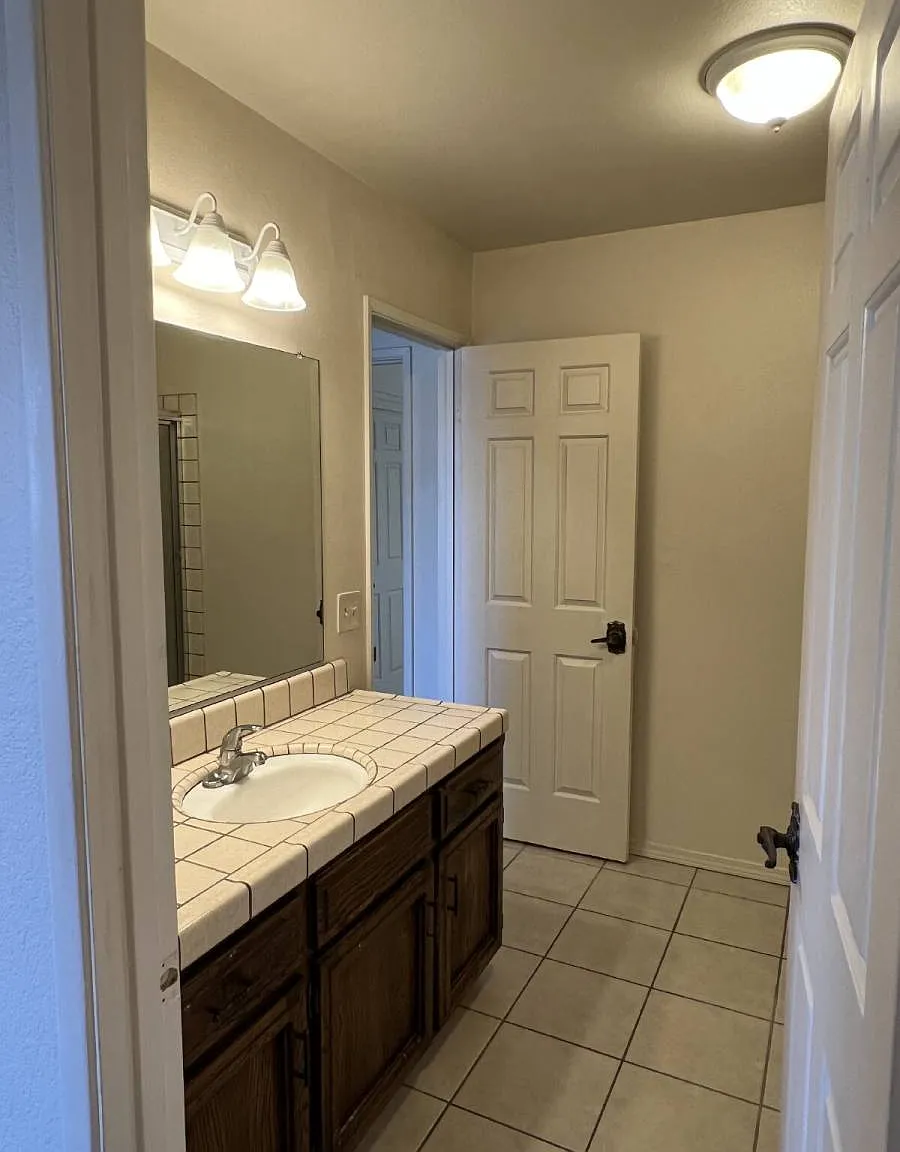 305 E 4th St #F in Madera, CA 93638 — Photo 3