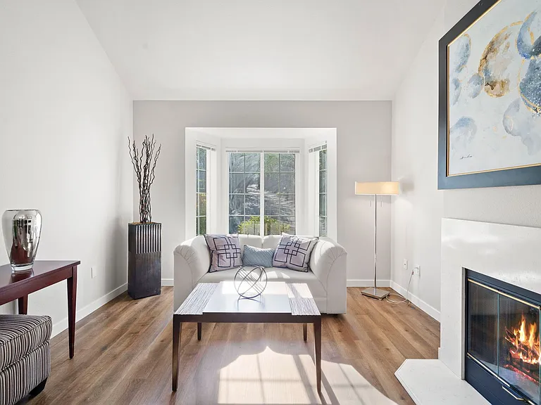 Water's Edge Townhomes — Photo 8