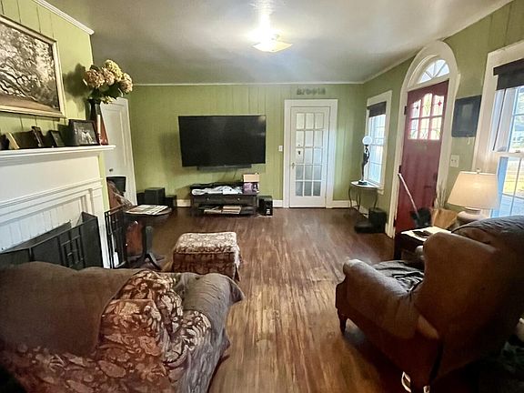 2nd image of 213 May St