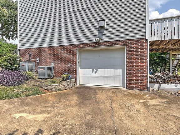 5th image of 113 Charlton Ct