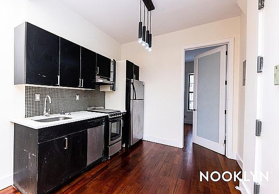 4th image of 246 Stanhope St #1M