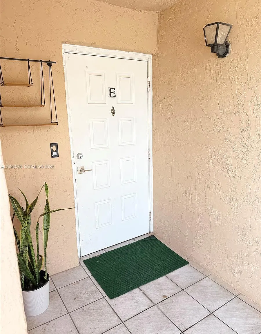 Lakeshore Condo 2 — Photo 2