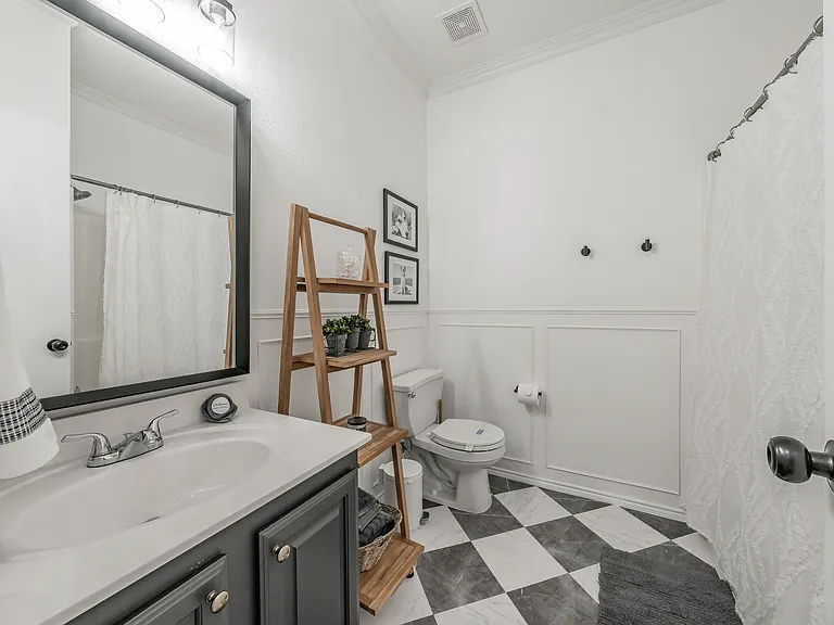 2304 Hickory Ct — Photo 16