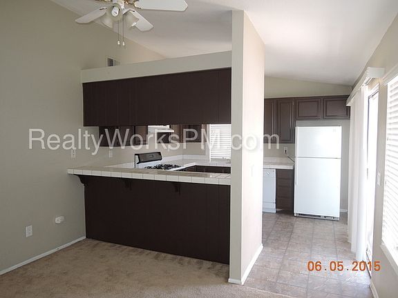 5th image of 27992 Doreen Dr