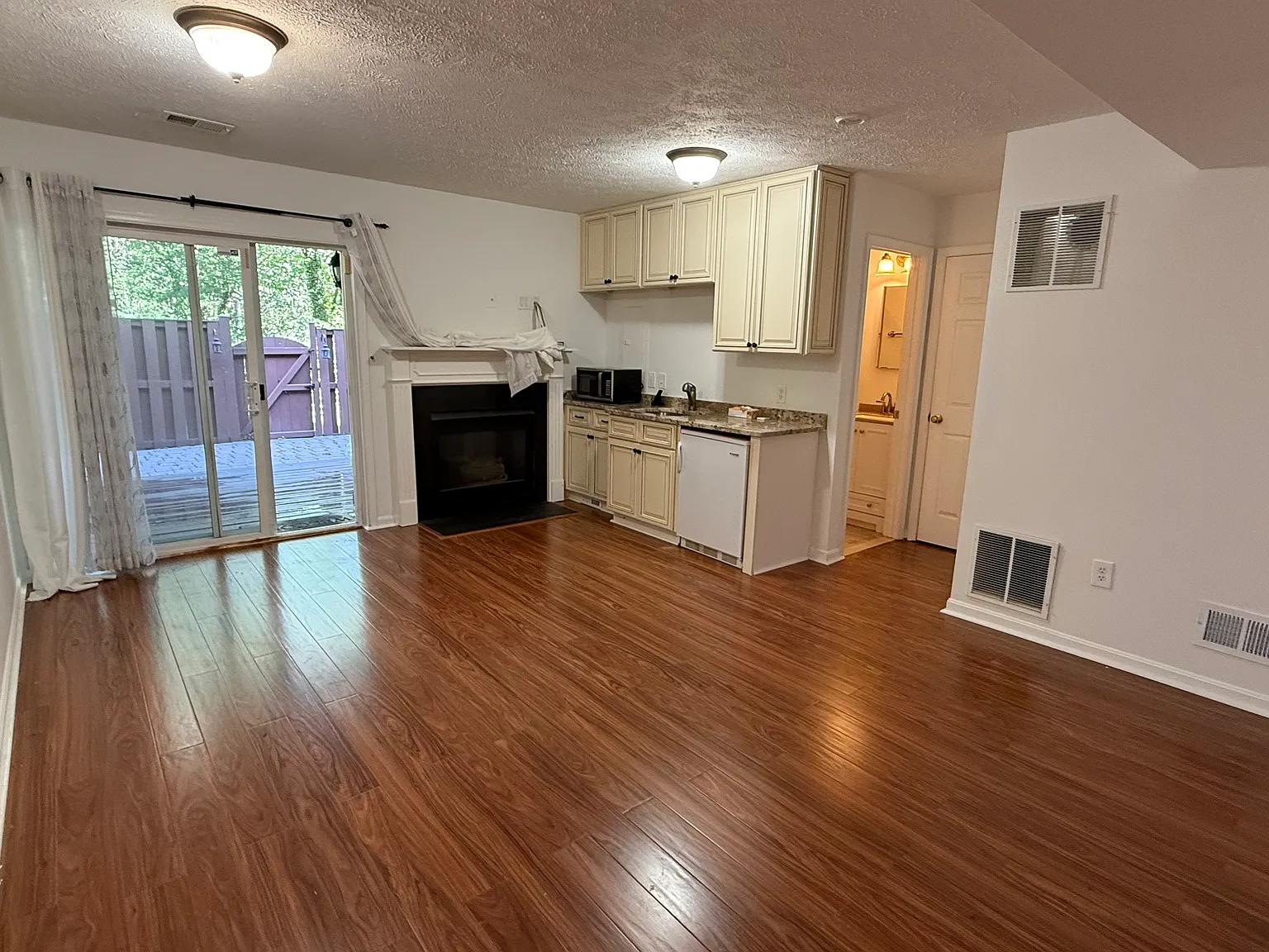 Studio, 450 sqft, $1,400 — Photo 2