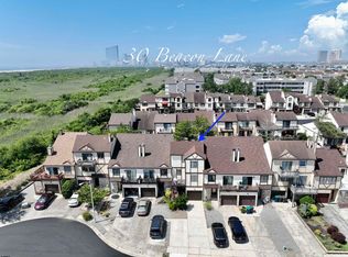 30 Beacon Ln, Brigantine, NJ 08203