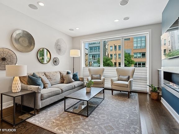 4th image of 2740 N Ashland Ave #1