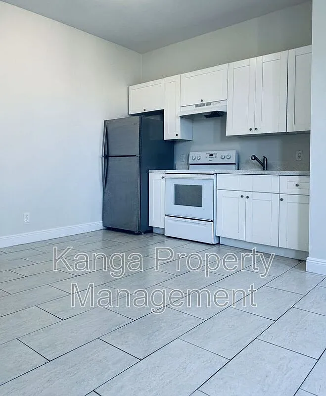 1 bed, 1.0 bath, 453 sqft, $1,300 — Photo 2