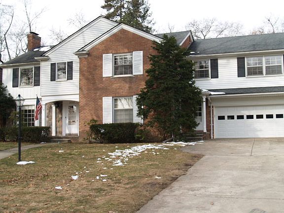 3rd image of 26323 Hendrie Blvd