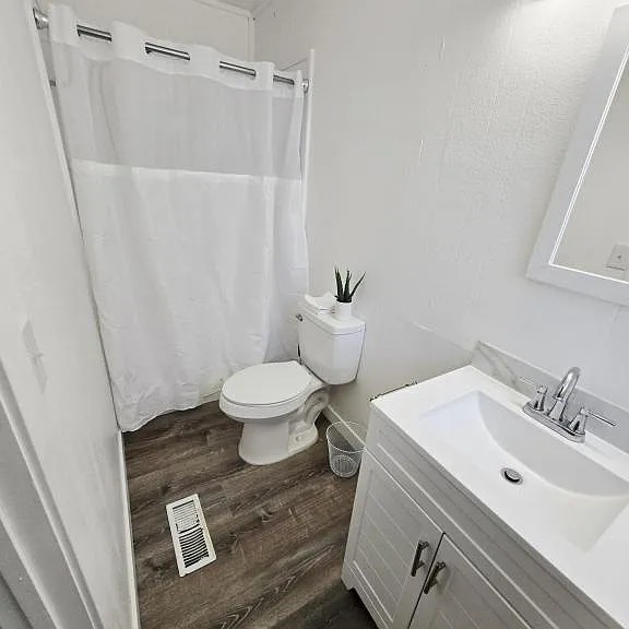 303 E Christina St — Photo 54