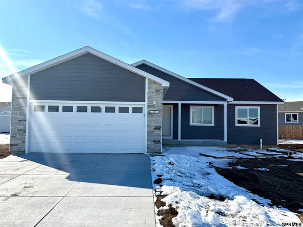 829 Sunridge Dr, Beatrice, NE 68310