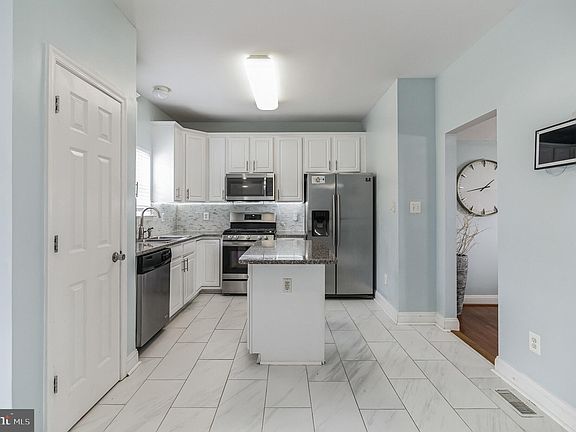 3rd image of 2565 Miranda Ct