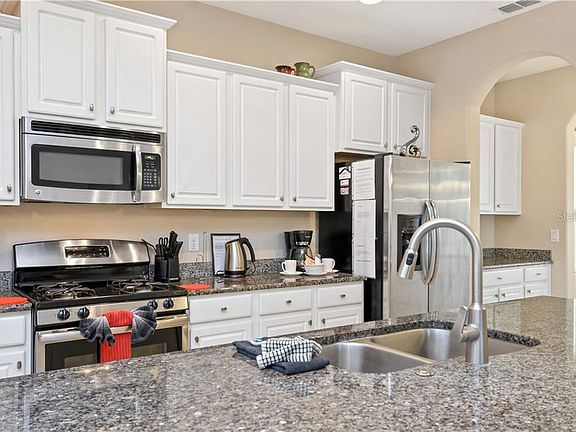 3rd image of 4188 Oaktree Dr