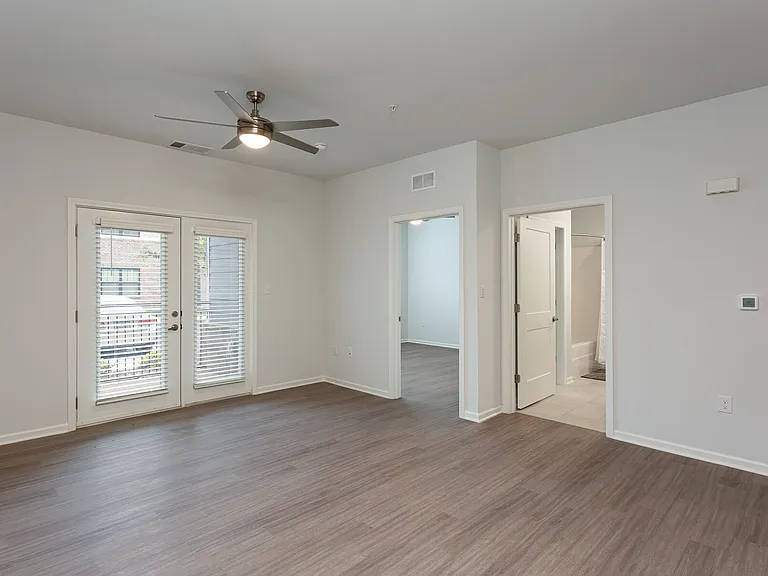 Frontgate Apartments — Photo 21