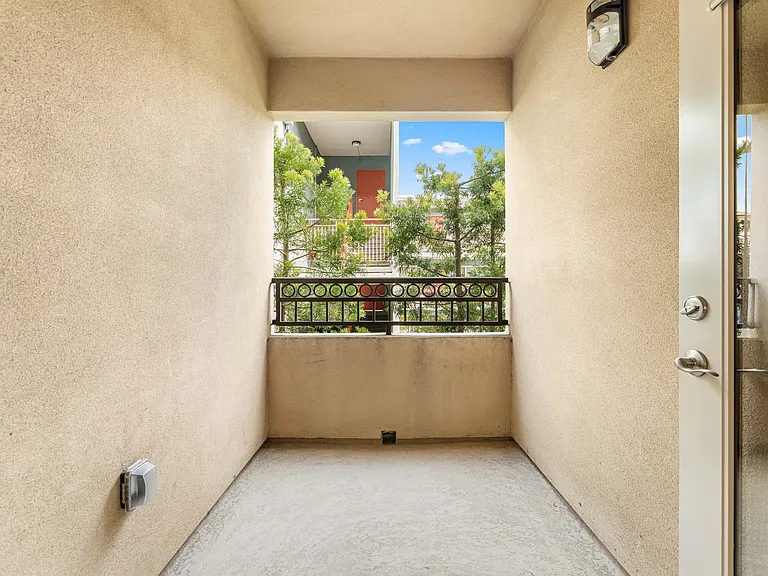 13439 Burbank Blvd — Photo 23