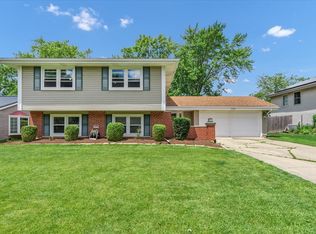 1820 Claremont Rd, Hoffman Estates, IL 60169
