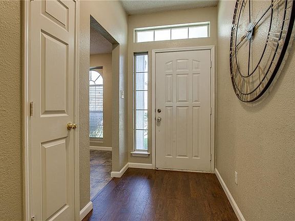 3rd image of 2108 Emerald Oaks
