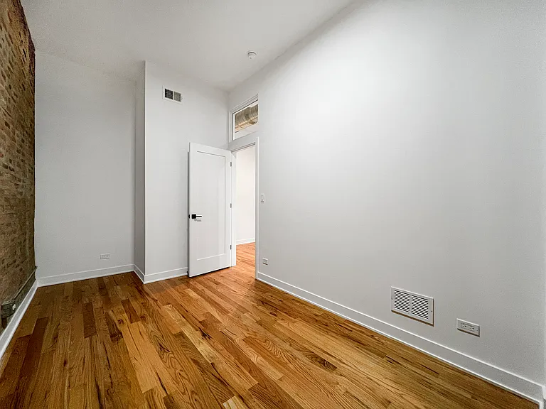 309 W Chicago Ave #302 — Photo 16