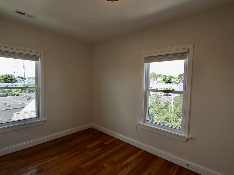 42 W Green St #4 — Photo 8
