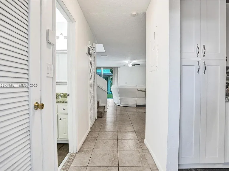 1233 Hampton Blvd — Photo 9