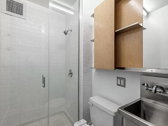 5th image of 83 McAllister St APT 502