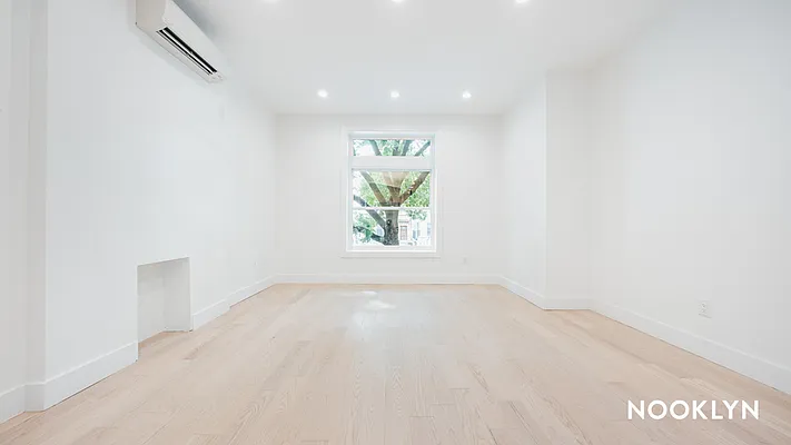 Rented by Nooklyn NYC LLC | media 21