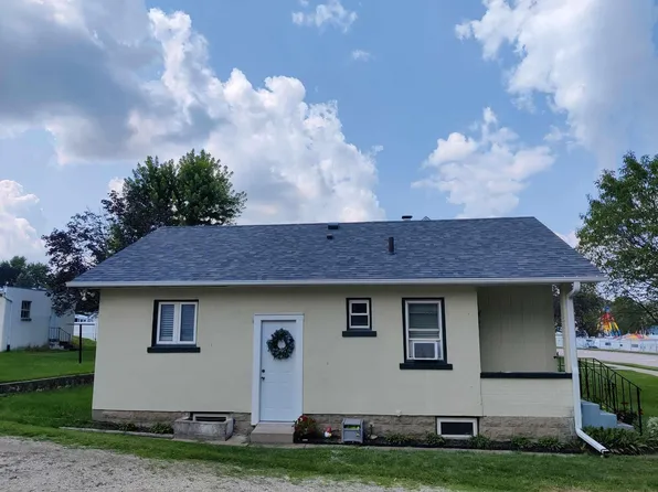 403 Montgomery St, Decorah, IA 52101