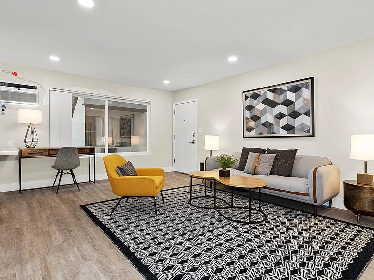 Kling Trio Apartments — Photo 14
