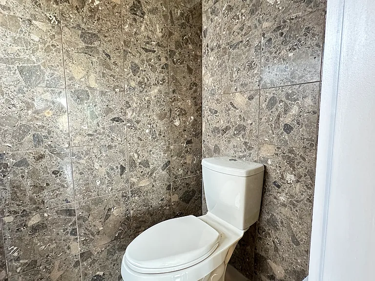 1233 Montgomery St — Photo 34