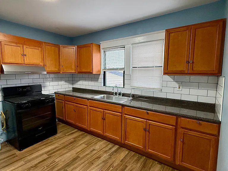 136 Zenner St — Photo 8