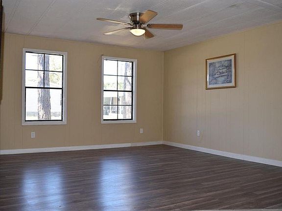 5th image of 402 Laurie Ave