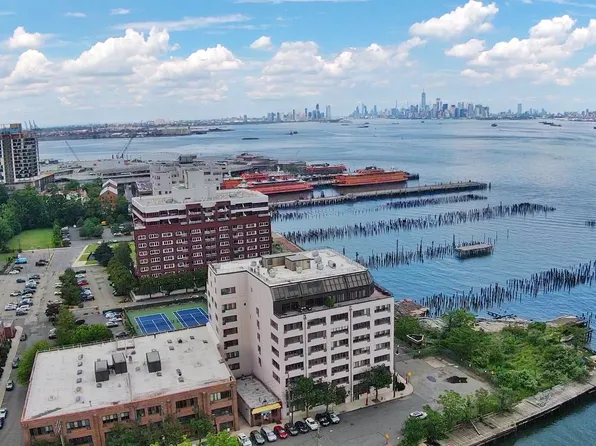 10 Bay Street Landing image 1 of 17