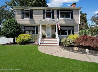 1423 Edgemere Rd, Wall Township, NJ 07719