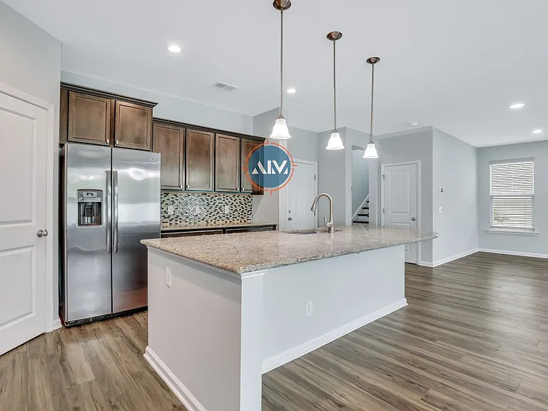 211 Heritage Pkwy — Photo 2