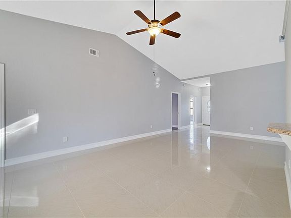 4th image of 1472 Woodfield Oaks Dr