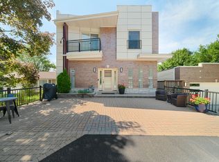 23722 N South Lakewood Ln, Lake Zurich, IL 60047